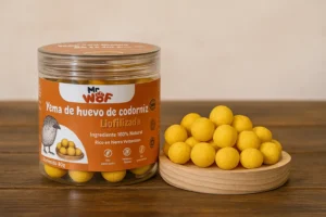 Yema de huevo de codorniz liofilizada.